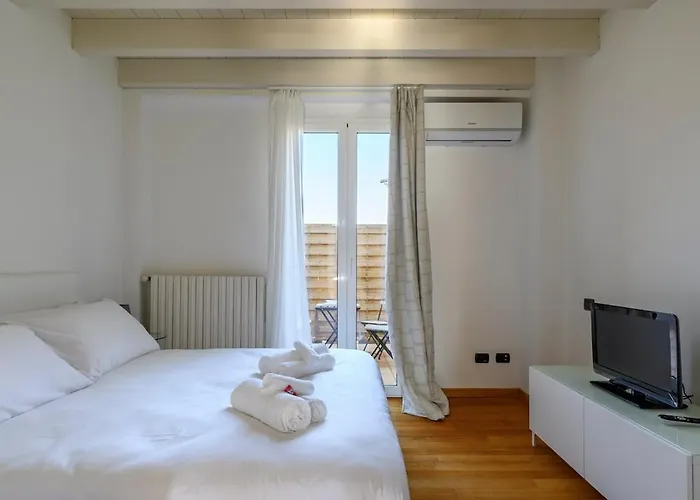 Bolognacentro 2bedr&terrace Near Station Bologna